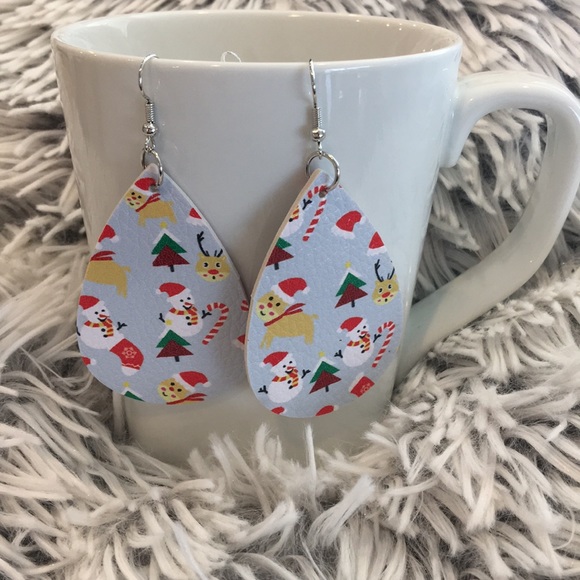 3/$20 Christmas earrings - Picture 2 of 3